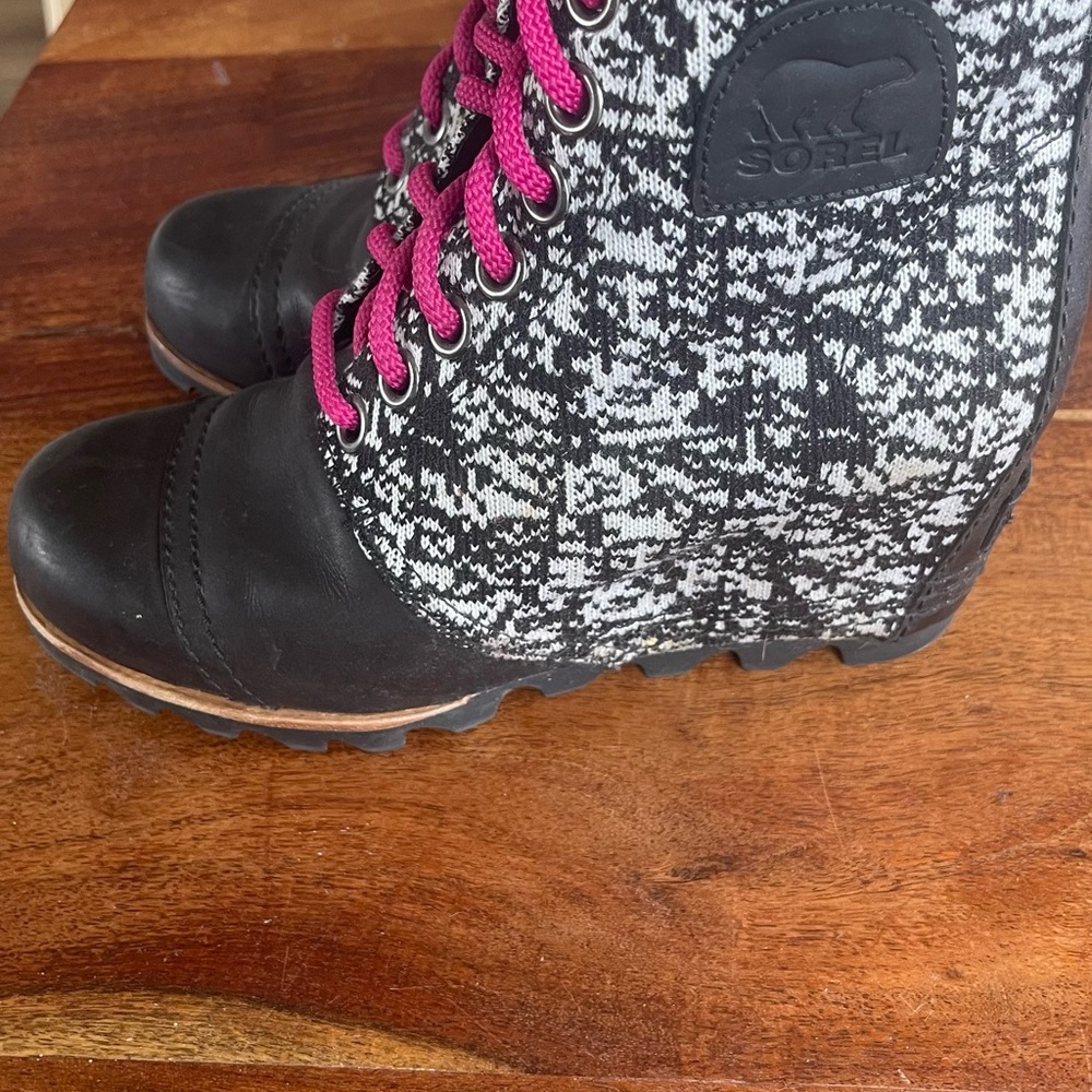 Sorel PDX Women's Black and Pink Wedge Boots